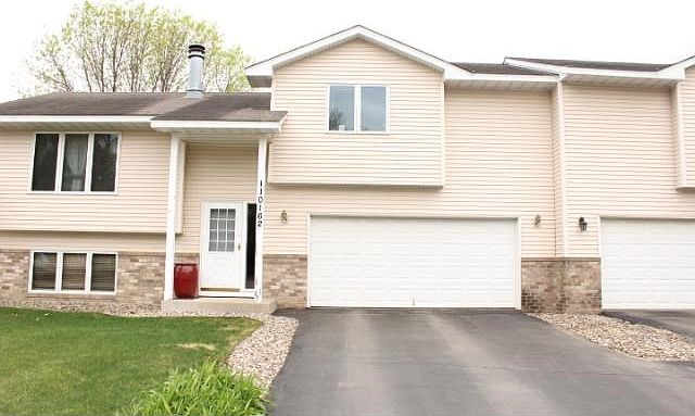 Only 3 units in this small developement. Cul de sac living at it's finest.