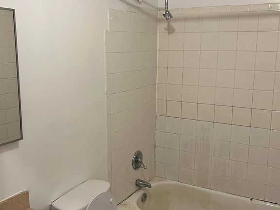 3rd image of 125 Yonkers Ave #3R
