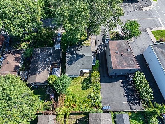 4th image of 98 Boyce Ave
