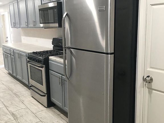 4th image of 1542 S Central Park Ave #G