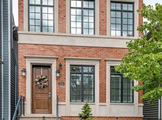 1318 W Nelson St, Chicago, IL 60657