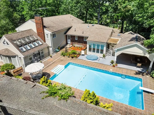 27 Rutgers Rd, Andover, MA 01810