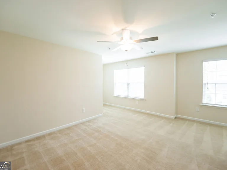 57 Robertson Ave — Photo 32