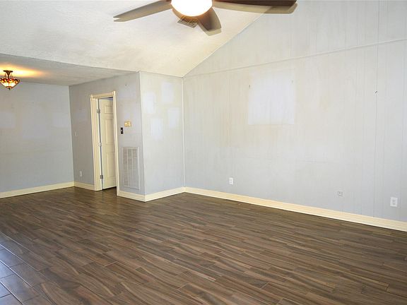 3rd image of 1333 Runneburg Rd