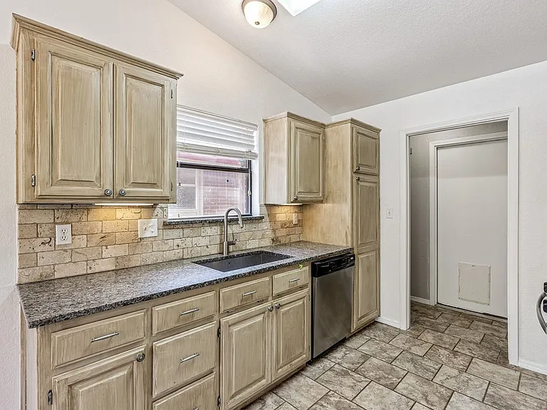 2101 Harbor Dr — Photo 14