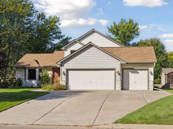 6465 W Shadow Lake Dr, Lino Lakes, MN 55014