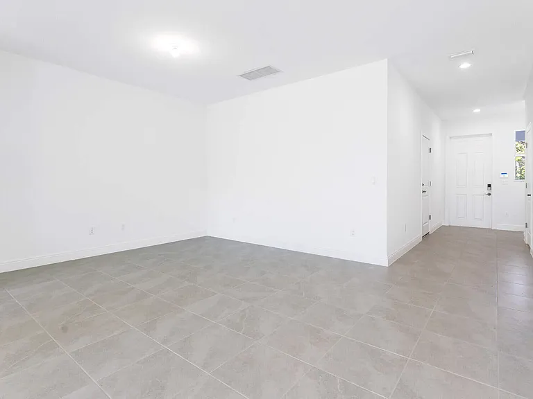 552 Sanderling Cir — Photo 11