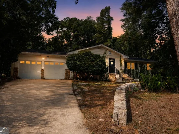 1127 Renee Dr, Decatur, GA 30035