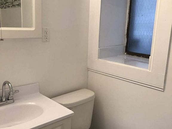 3rd image of 932 Bronx Park S APT Bc