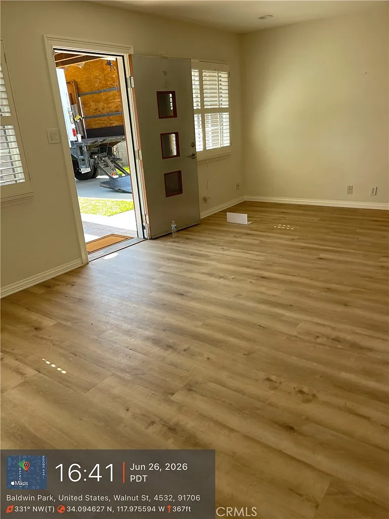 3 bed, 1200 sqft, $3,500 — Photo 3