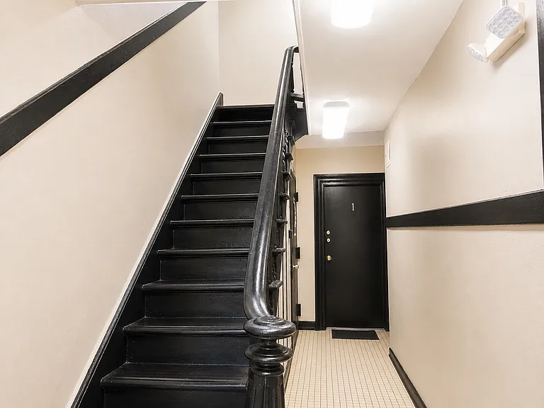 4 N Bleeker St #4 — Photo 2