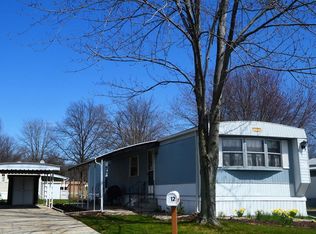 12 Grand Blvd #12, Olmsted Falls, OH 44138