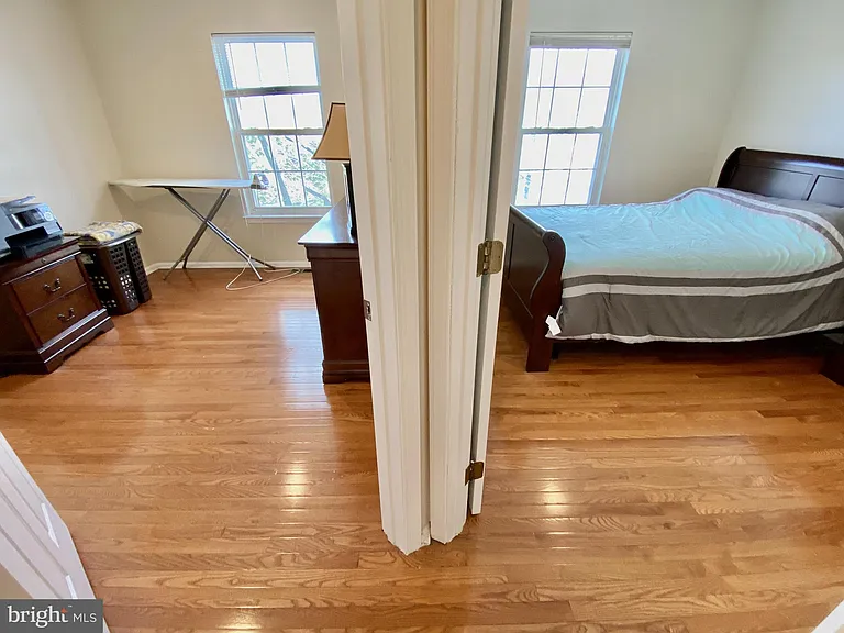 240 William Livingston Ct — Photo 25