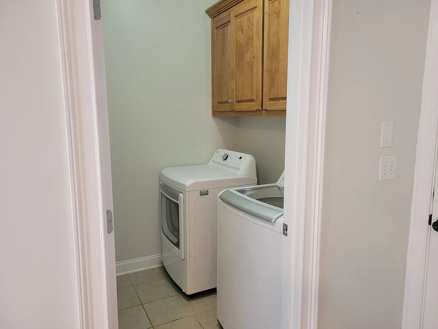 4 bed, 2374 sqft, $2,450 — Photo 2