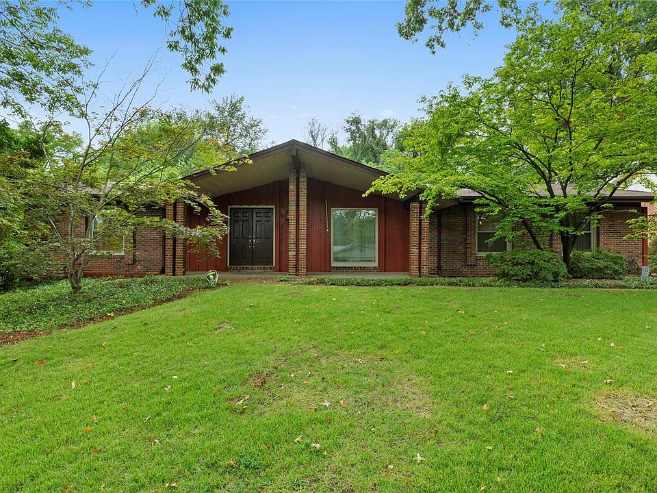 1st image of 747 Country Manor Ln