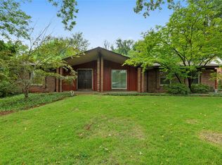 747 Country Manor Ln, Saint Louis, MO 63141