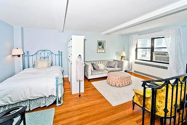 Rented by Bank Neary | media 10