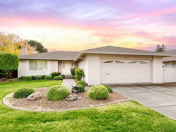 2nd image of 8907 Oakmont Drive