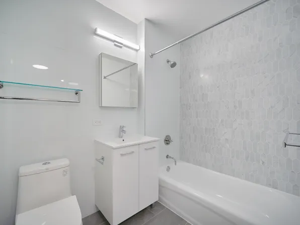 160 Riverside Boulevard image 12 of 12