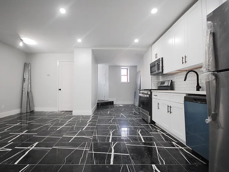 49 E 56th St #1 — Photo 2