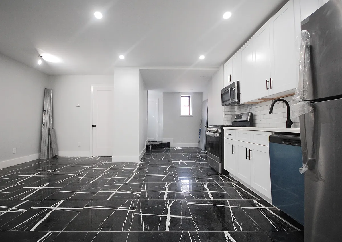 Building Photo - 49 E 56th St #1