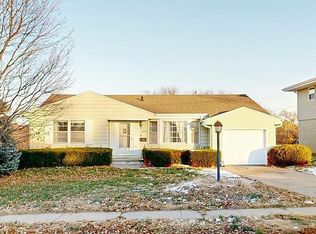 1829 Robertson Dr, Omaha, NE 68114