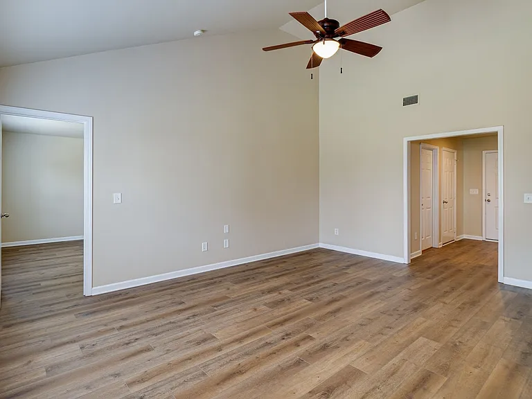 2057 Red Jacket Trce — Photo 11