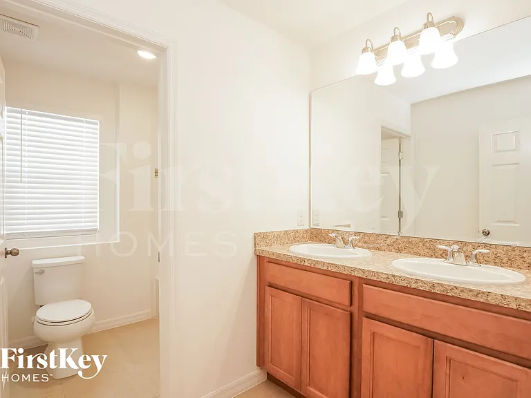 5086 Royal Point Ave — Photo 12