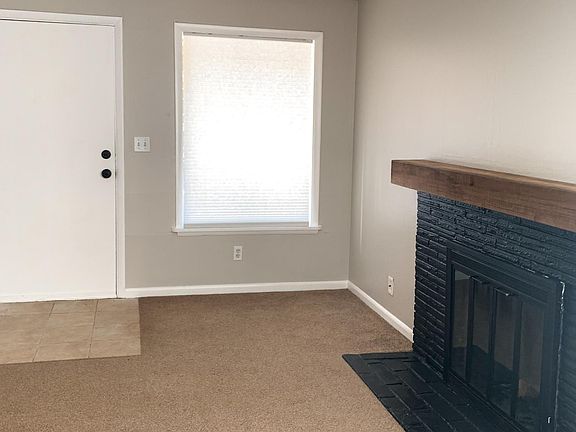 Entrance, fireplace, living room
