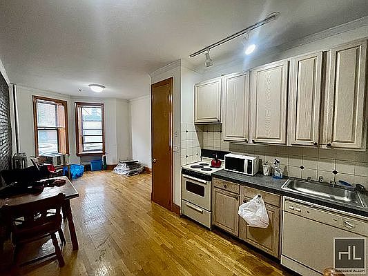 1st image of 440 15th St #1R