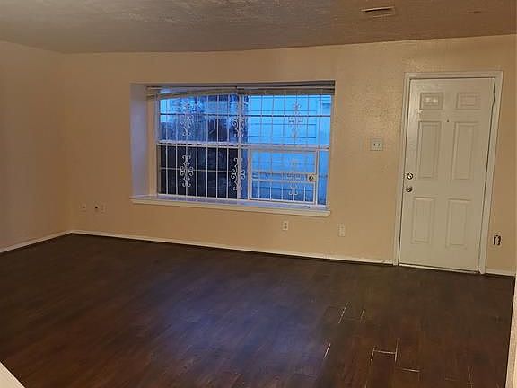 3rd image of 7109 Chasewood Dr