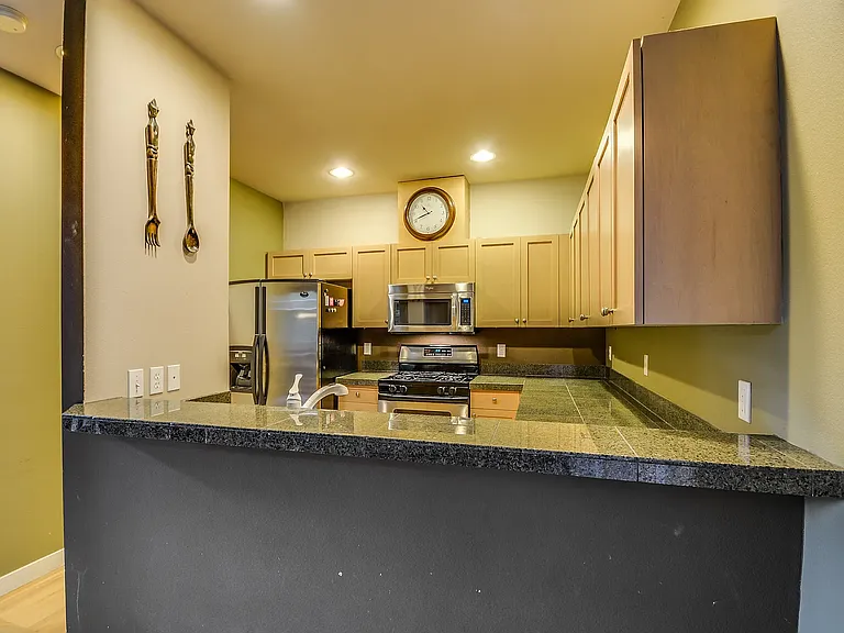 809 233rd Ave NE #809 — Photo 2