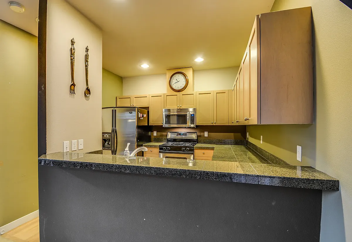 Building Photo - 809 233rd Ave NE #809