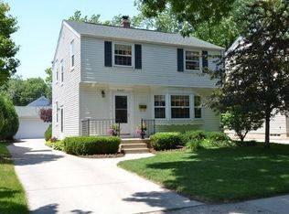 5407 N Kent Ave, Whitefish Bay, WI 53217