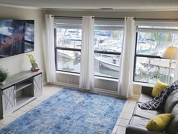 3rd image of 300 Yacht Club Dr Unit 2