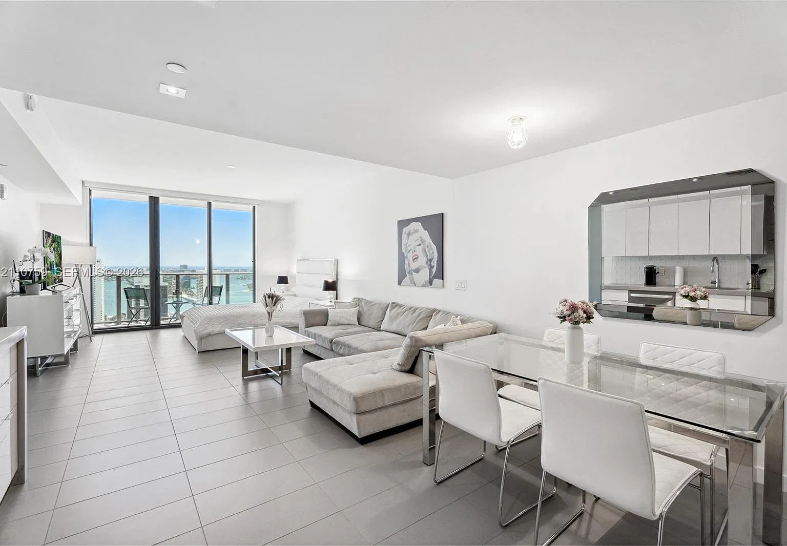Canvas Condo — Photo 4
