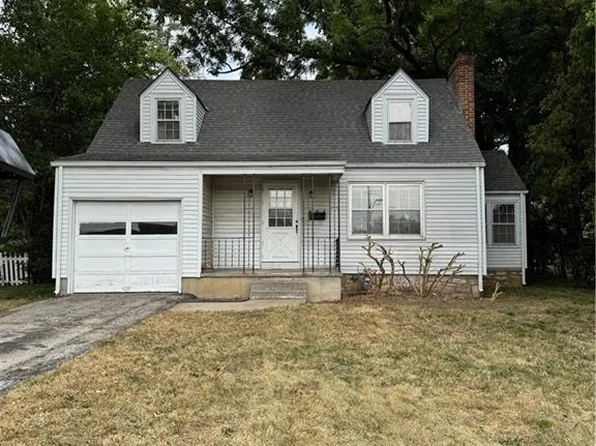 4933 Parish Dr, Roeland Park, KS 66205