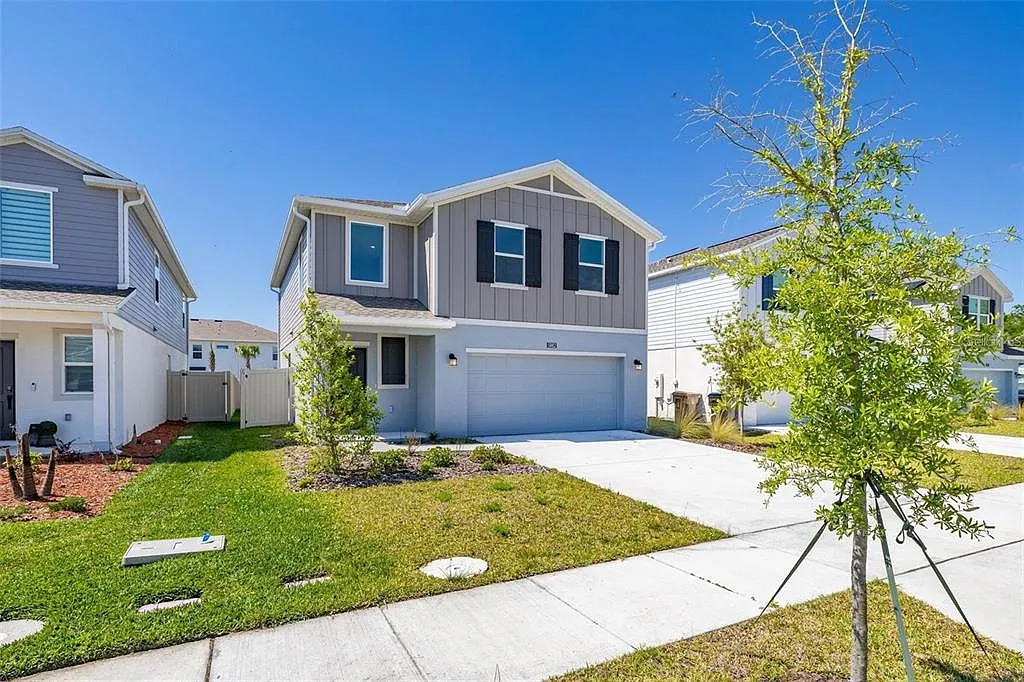 4 bed, 2.5 bath, 1880 sqft, $2,300 — Photo 2