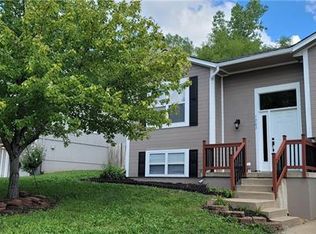 1202 SW Graystone Dr, Grain Valley, MO 64029