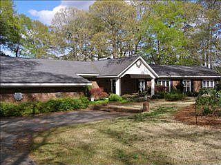 1st image of 615 Lakeshore Dr