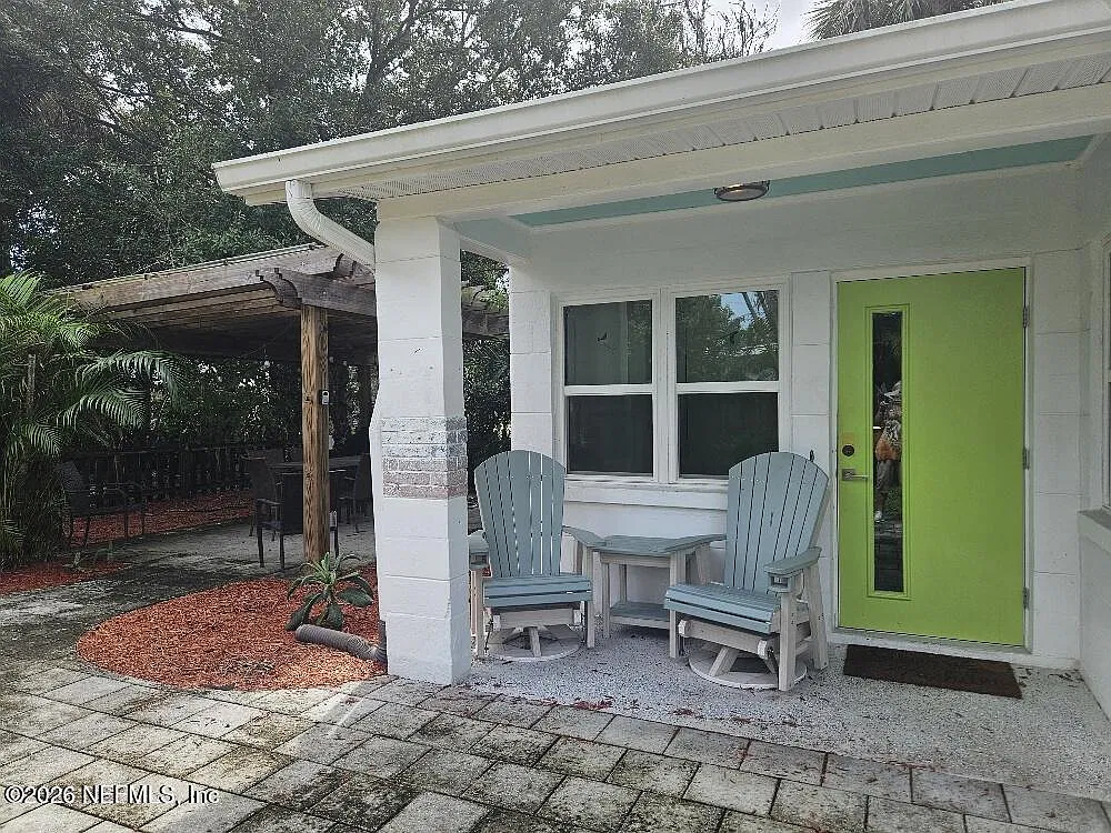 2 bed, 1.0 bath, 737 sqft, $2,200 — Photo 2