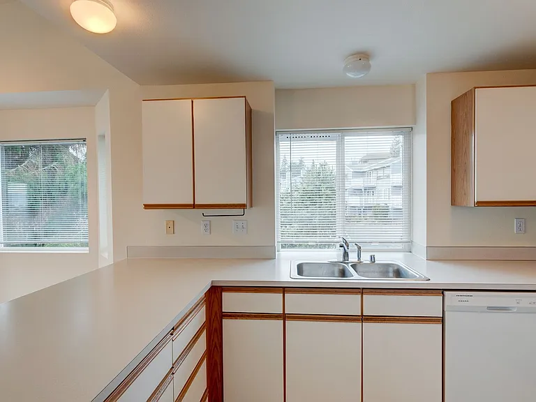 485 SW Bayshore Dr #D303 — Photo 6