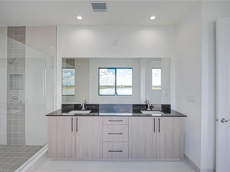 4775 Quercia Dr — Photo 25