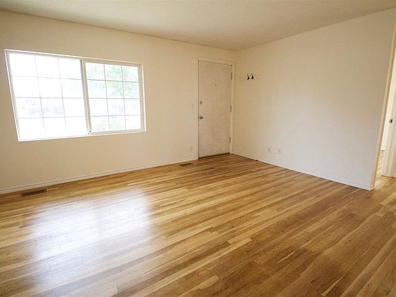 3rd image of 5731 N Loma Dr