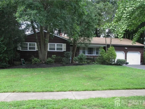 4 Eric Ln, East Brunswick, NJ 08816