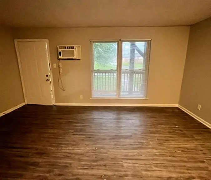 2021 Cambridge Dr #11 — Photo 5