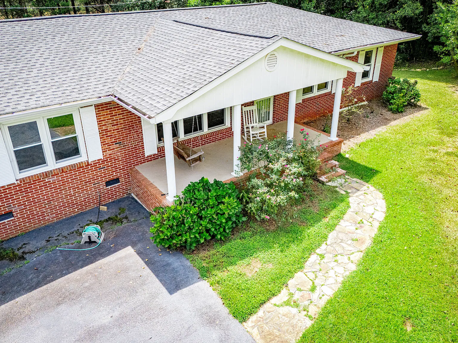 3 bed, 1600 sqft, $2,000 — Photo 3