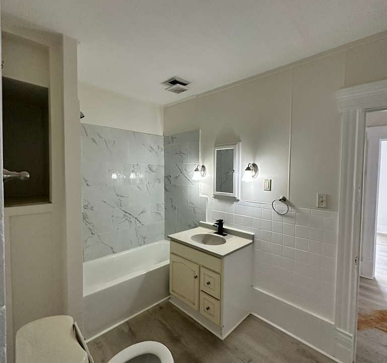1st image of 500 Greenwood Pl #1