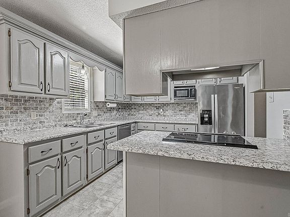 4th image of 902 Live Oak Cir