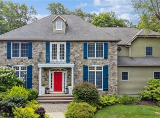 23 Stonehenge Rd, Warwick, NY 10990